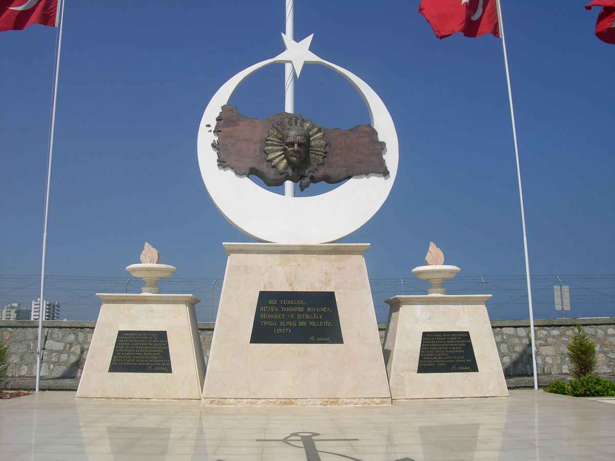 İskenderun Atatürk Anıtı