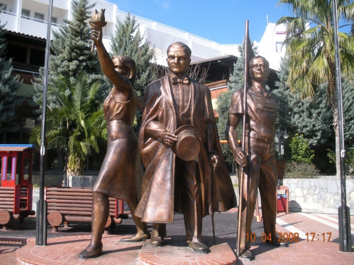 Bodrum Koleji Atatürk Anıtı