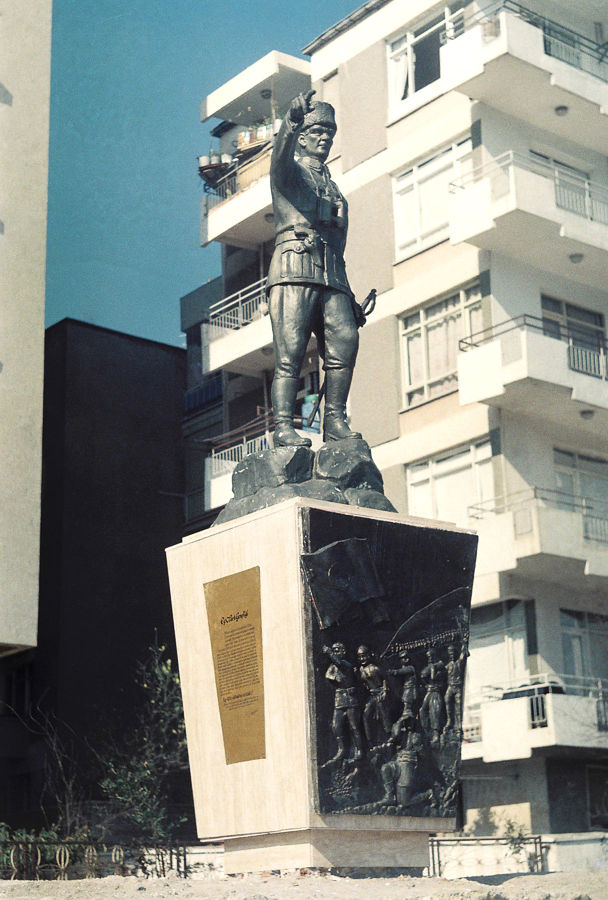 Bornova Atatürk Anıtı