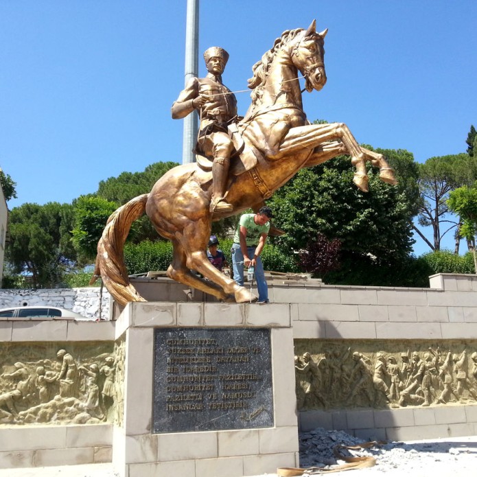 Atlı Atatürk Heykeli