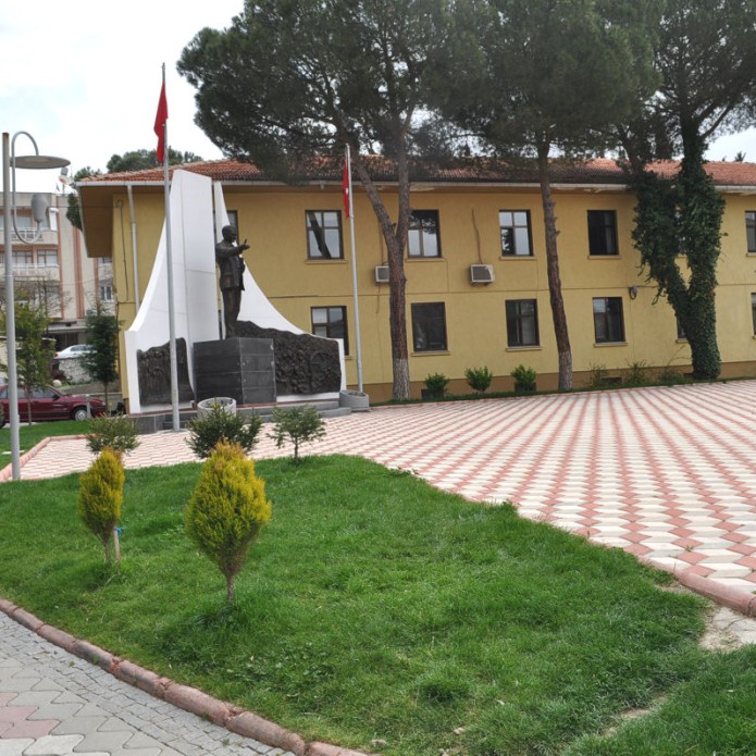 Gördes Atatürk Anıtı