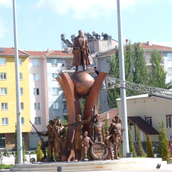 Banaz Atatürk Anıtı
