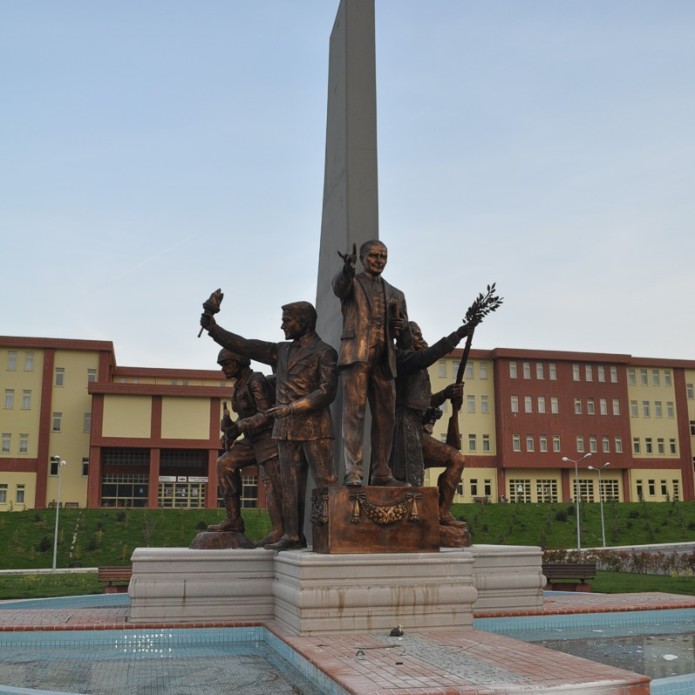 Maltepe Üniversitesi Cumhuriyet Anıtı