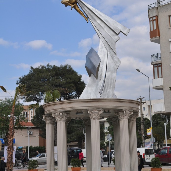 Menemen Atatürk Meydanı Düzenlemesi ve Heykelleri