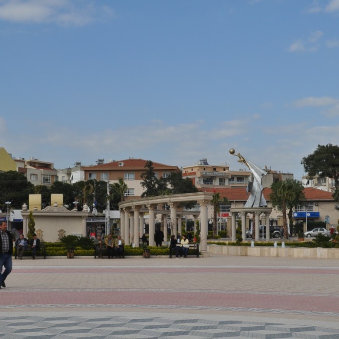 Menemen Atatürk Meydanı Düzenlemesi ve Heykelleri